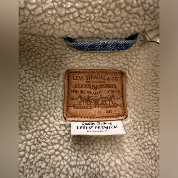 Levi’s Original Sherpa Trucker Jean Jacket - Picture 5 of 8